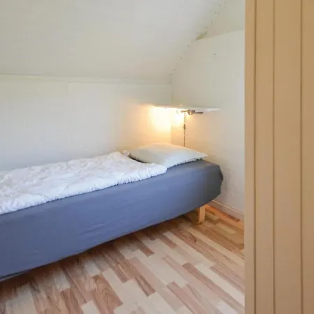 3 Bedroom Awesome In * טהיסטד