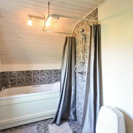 3 Bedroom Awesome In בית נופש טהיסטד