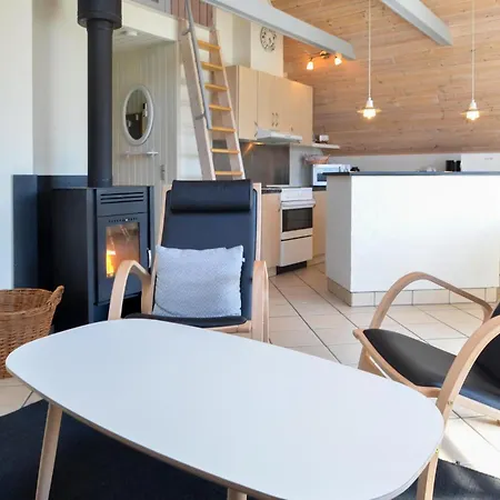 3 Bedroom Awesome In בית נופש