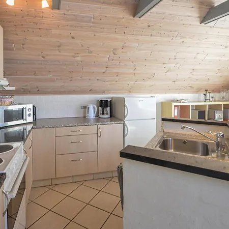 3 Bedroom Awesome In בית נופש *