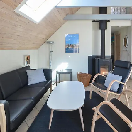 בית נופש 3 Bedroom Awesome In טהיסטד